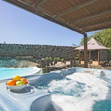 In Puerto Del Carmen Sleeps 9 With Pool And Wifi Vila Puerto del Carmen (Lanzarote)