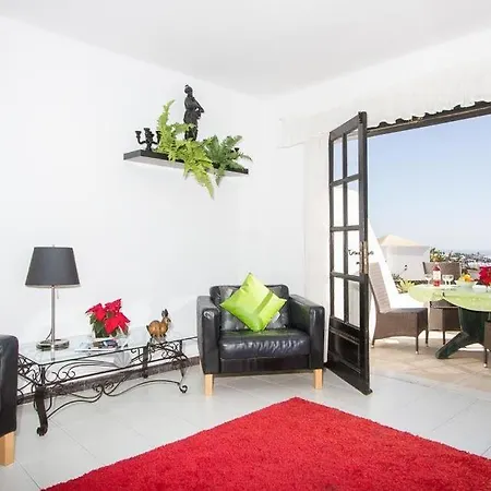 In Puerto Del Carmen Sleeps 9 With Pool And Wifi Vila *