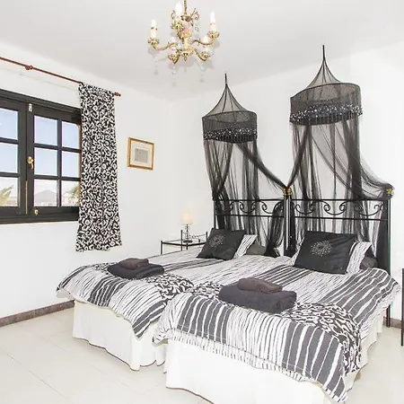 In Puerto Del Carmen Sleeps 9 With Pool And Wifi * Puerto del Carmen (Lanzarote)