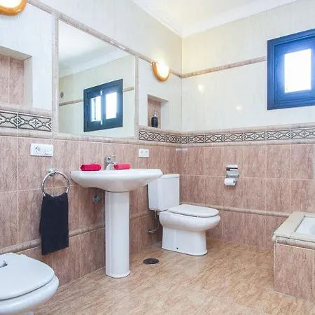 In Puerto Del Carmen Sleeps 9 With Pool And Wifi Vila Puerto del Carmen (Lanzarote)
